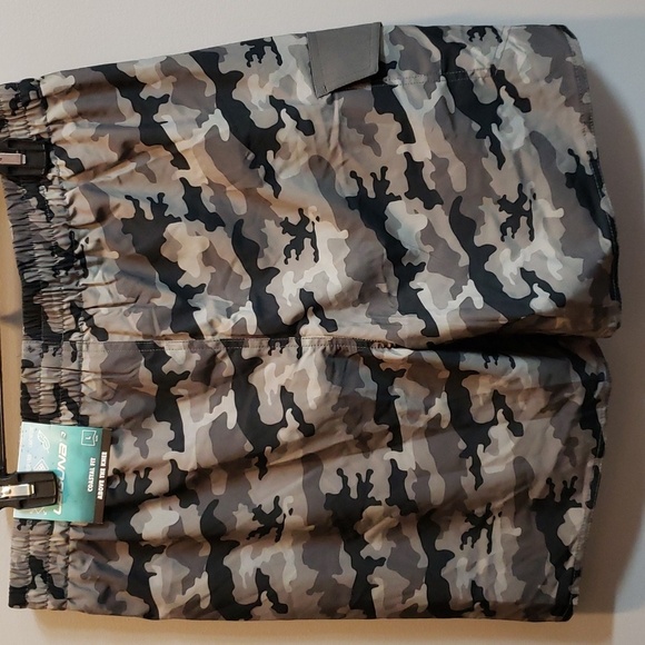 Laguna NWT Coastal Fit, Above the Knee Camo Swim Trunks - Picture 7 of 8